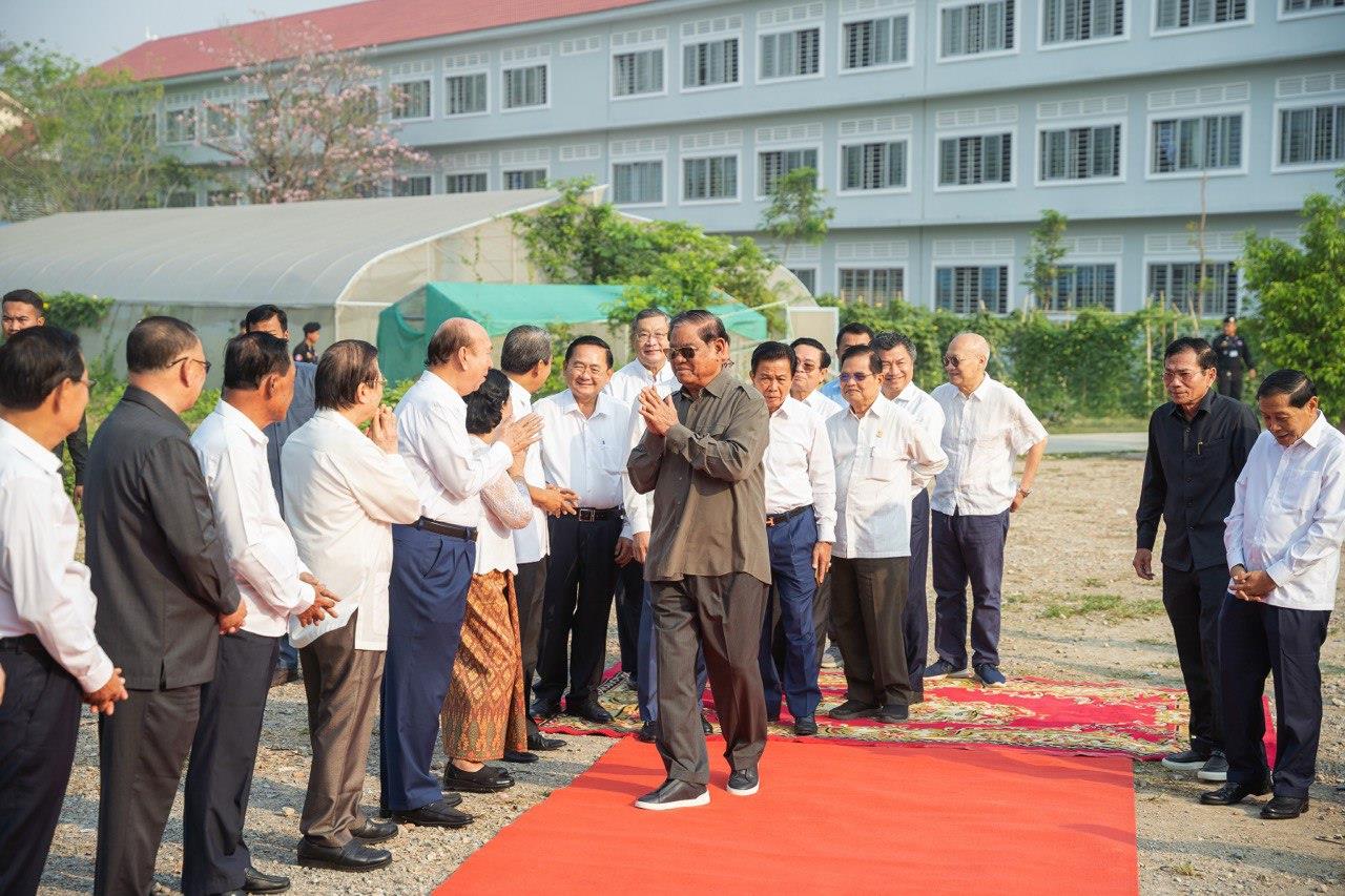 សម្ដេចក្រឡាហោម ស ខេង អញ្ជើញជាអធិបតី ក្នុងពិធីក្រុងពាលីបើកការដ្ឋានសាងសង់អគារសិក្សាថ្មី២ខ្នង នៅវិទ្យាល័យ នេត យ៉ង់ ក្រុងបាត់ដំបង