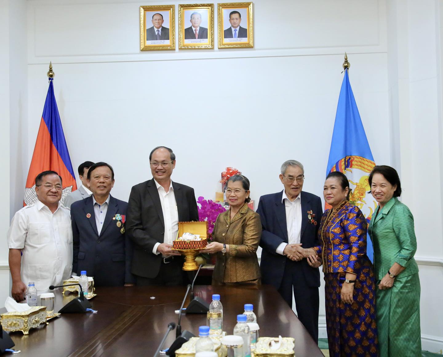 សម្តេច ម៉ែន សំអន ទទួលជួបសម្ដែងការគួរសមជាមួយ ឯកឧត្តម ឧត្តមសេនីយ៍ឯក Nguyen Van Nam
