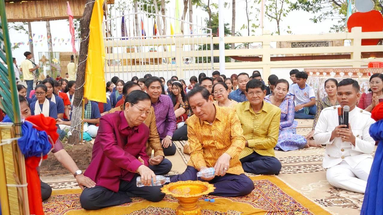 រដ្ឋបាលខេត្តកំពង់ធំ រៀបចំពិធីទទួលទេវតាឆ្នាំថ្មី ឆ្នាំម្សាញ់ នៅសួនមាត់ស្ទឹងសែន