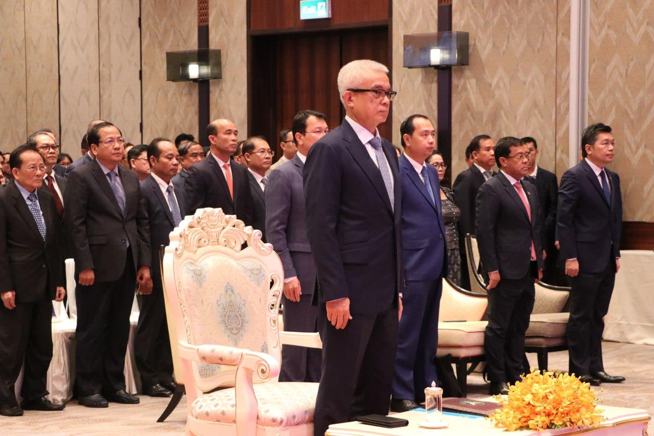 ឯកឧត្តមឧបនាយករដ្ឋមន្ត្រី អូន ព័ន្ធមុនីរ័ត្ន ដាក់ចេញអនុសាសន៍ ៦ចំណុច ជុំវិញការអនុវត្ត «យុទ្ធសាស្រ្ដ ស្ដីពីការអភិវឌ្ឍសេវាអេទ្បិចត្រូនិក ​សម្រាប់ធុរកិច្ច ឆ្នាំ២០២៥-២០២៨»