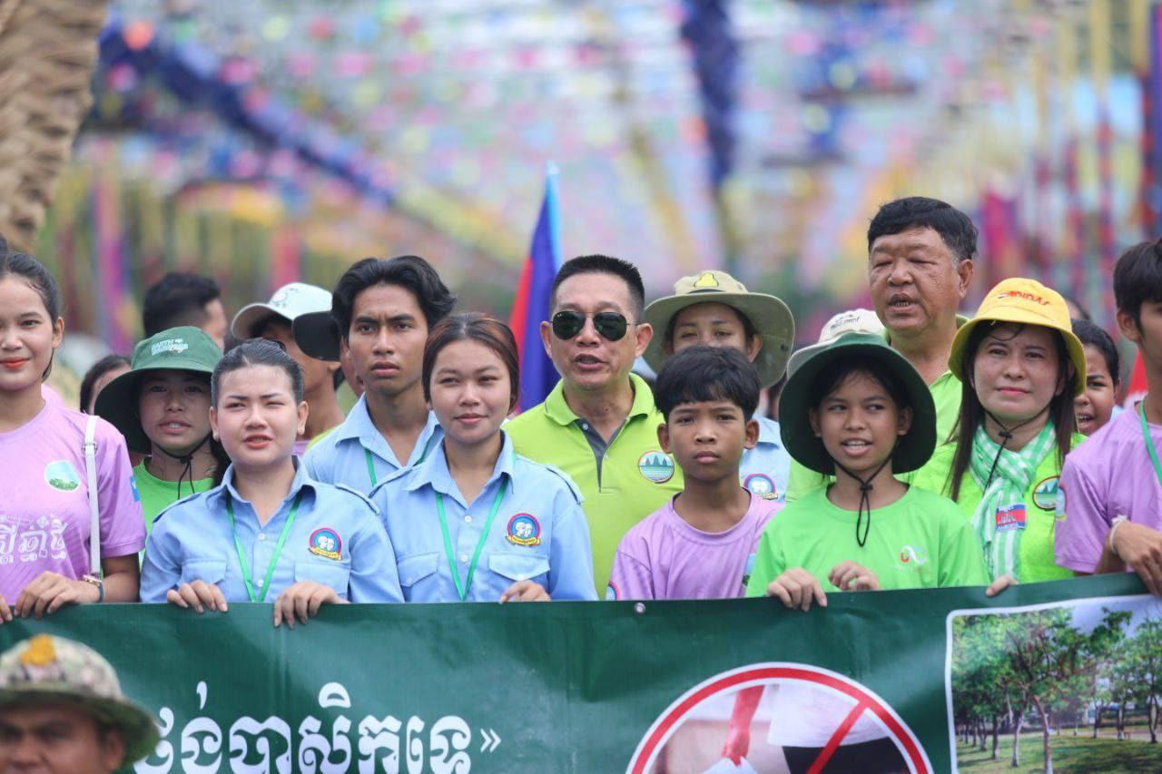 ឯកឧត្តមបណ្ឌិត អ៊ាង សុផល្លែត អរគុណពលរដ្ឋខ្មែរដែលបានរូបរួមគ្នា ដើម្បីកម្ពុជាស្អាត គ្មានសំរាមប្លាស្ទិក ខណៈផ្លូវជាង៥០ខ្សែ ត្រូវបានសំអាត