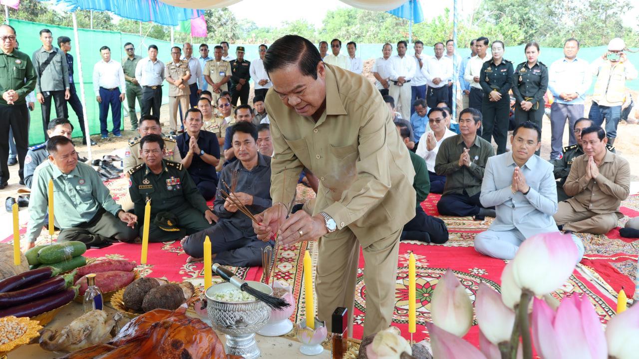 ទេសរដ្ឋមន្រ្តី គន់ គីម បញ្ចុះបឋមសីលាសាងសង់ទីស្នាក់ការសមាគមអតីតយុទ្ធជនកម្ពុជាខេត្តកំពង់ធំ សម្ដេចមហាបវរធិបតី ហ៊ុន ម៉ាណែត អនុញ្ញាតឲ្យសាងសង់ទីស្នាក់ការសមាគមអតីតយុទ្ធជនកម្ពុជានៅគ្រប់រាជធានី-ខេត្ត