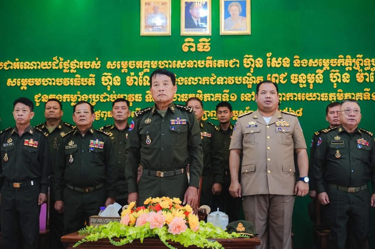 ពិធីចែក អាវភ្លៀង អំណោយដ៏ថ្លែថ្លា សម្តេចអគ្គមហា សេនាបតីតេជោ ហ៊ុនសែន ប្រធានព្រឹទ្ធសភានៃព្រះ រាជាណា ចក្រ កម្ពុជា និង សម្តេចគតិព្រឹទ្ធបណ្ឌិត ប៊ុន រ៉ានី ហ៊ុនសែន សម្តេចមហាបវរធិបតី ហ៊ុន ម៉ាណែត នាយករដ្ឋមន្ត្រីនៃព្រះរាជាណាចក្រកម្ពុជា និង លោកជំទាវ ពេជ ច័ន្ទមុន្នី
