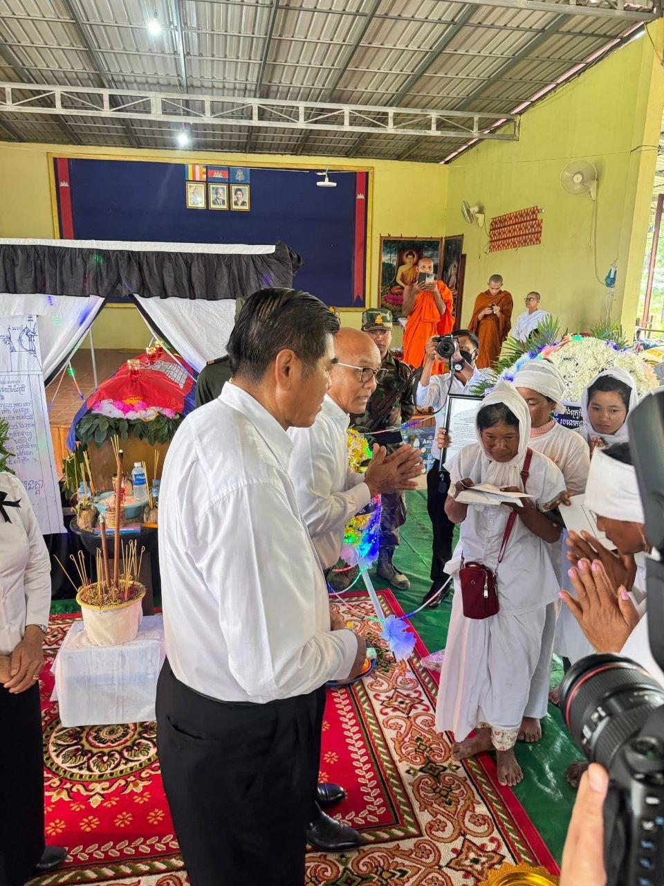ឯកឧត្តម មាស សុភា និងឯកឧត្តម កែប ជុតិមា ដឹកនាំប្រតិភូគោរពវិញ្ញាណក្ខន្ធសពលោកព្រិន្ទបាលឯក សួន រ៉ាន ដែលពលីជីវិតនៅសមរភូមិមុំបី ខេត្តព្រះវិហារ