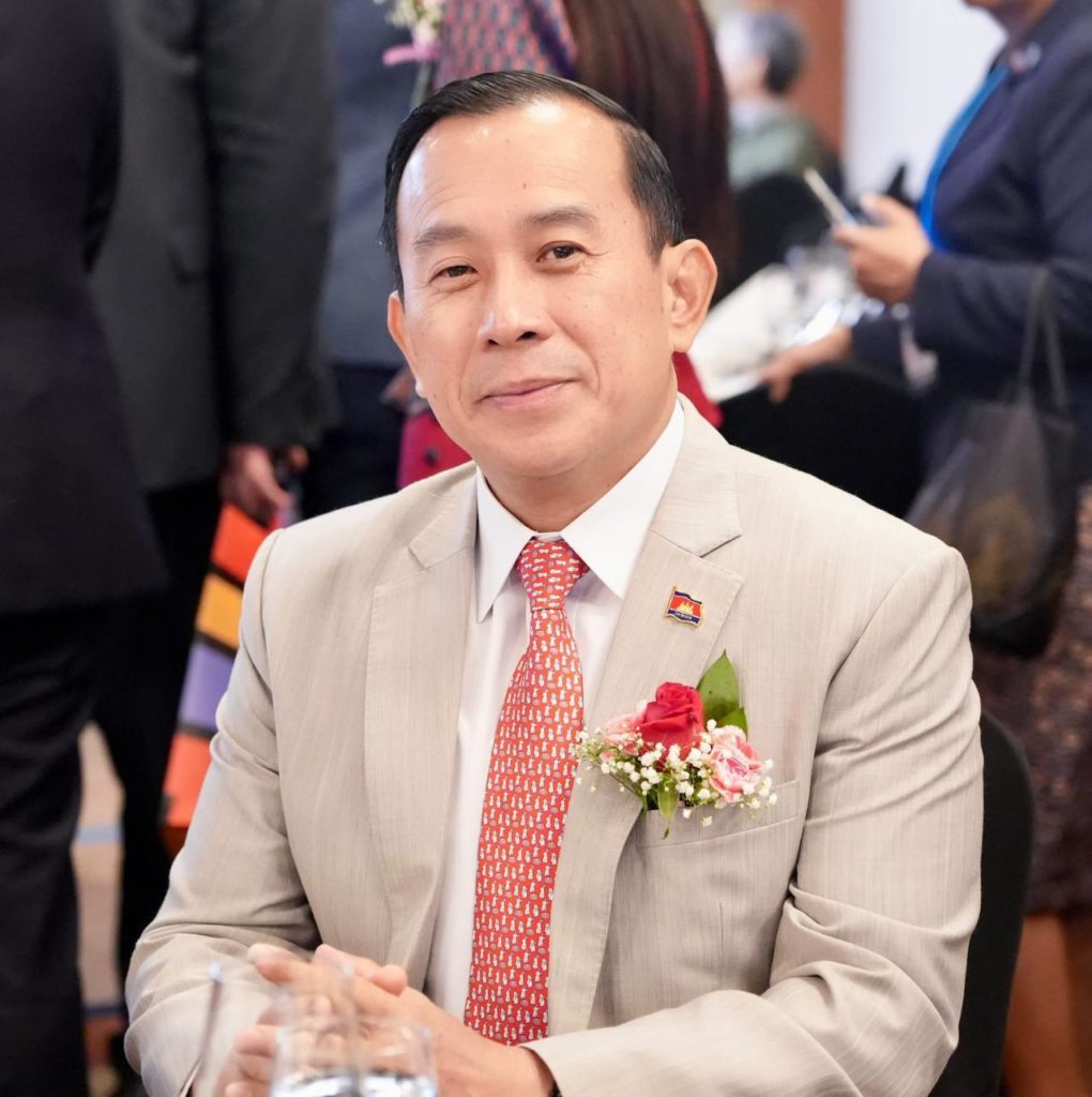 រដ្ឋមន្រ្តី ហួត ហាក់ អញ្ជើញជាគណៈអធិបតីចូលរួមកម្មវិធីកាត់ខ្សែបូរបើកសម្ពោធជាផ្លូវការពិព័រណ៍អន្តរជាតិសេអ៊ូលលើកទី៤០
