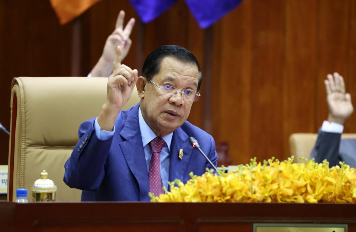 សម្តេចតេជោ ហ៊ុន សែន៖ សម្តីរបស់មេយោធភូមិភាគ ២របស់ថៃ ដែលស្នើកម្ពុជាដកទ័ពចម្ងាយ ២០០ម៉ែត្រ ពីកន្លែងផ្ទុះអាវុធនៅមុំបី ដូចសម្តីរបស់អតីតនាយករដ្ឋមន្ត្រីថៃ អាប់ភីស៉ីត កាលពីឆ្នាំ២០១១, «កម្ពុជាមិនអាចដកទ័ព ចេញពីទឹកដីរបស់ខ្លួនទេ»