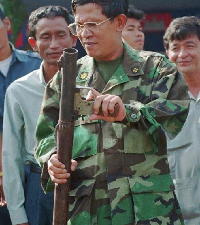 សម្តេចតេជោ ហ៊ុន សែន៖ ក្រុមប្រឆាំងក្បត់ជាតិទាំងមេទាំងកូន, បើអាជ្ញាធរថៃ មិនឃុបឃិតទេ គួរតែក្លាហានចាប់ជននេះបញ្ជូនឲ្យអាជ្ញាធរកម្ពុជា ដើម្បីចាត់វិធានការតាមផ្លូវច្បាប់
