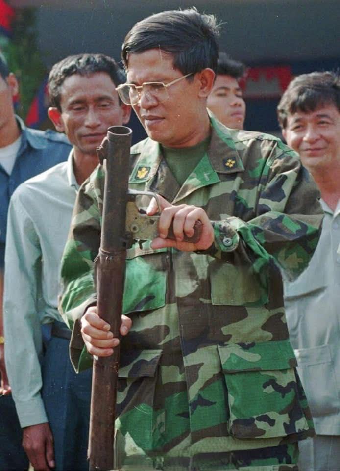 សម្តេចតេជោ ហ៊ុន សែន៖ ក្រុមប្រឆាំងក្បត់ជាតិទាំងមេទាំងកូន, បើអាជ្ញាធរថៃ មិនឃុបឃិតទេ គួរតែក្លាហានចាប់ជននេះបញ្ជូនឲ្យអាជ្ញាធរកម្ពុជា ដើម្បីចាត់វិធានការតាមផ្លូវច្បាប់