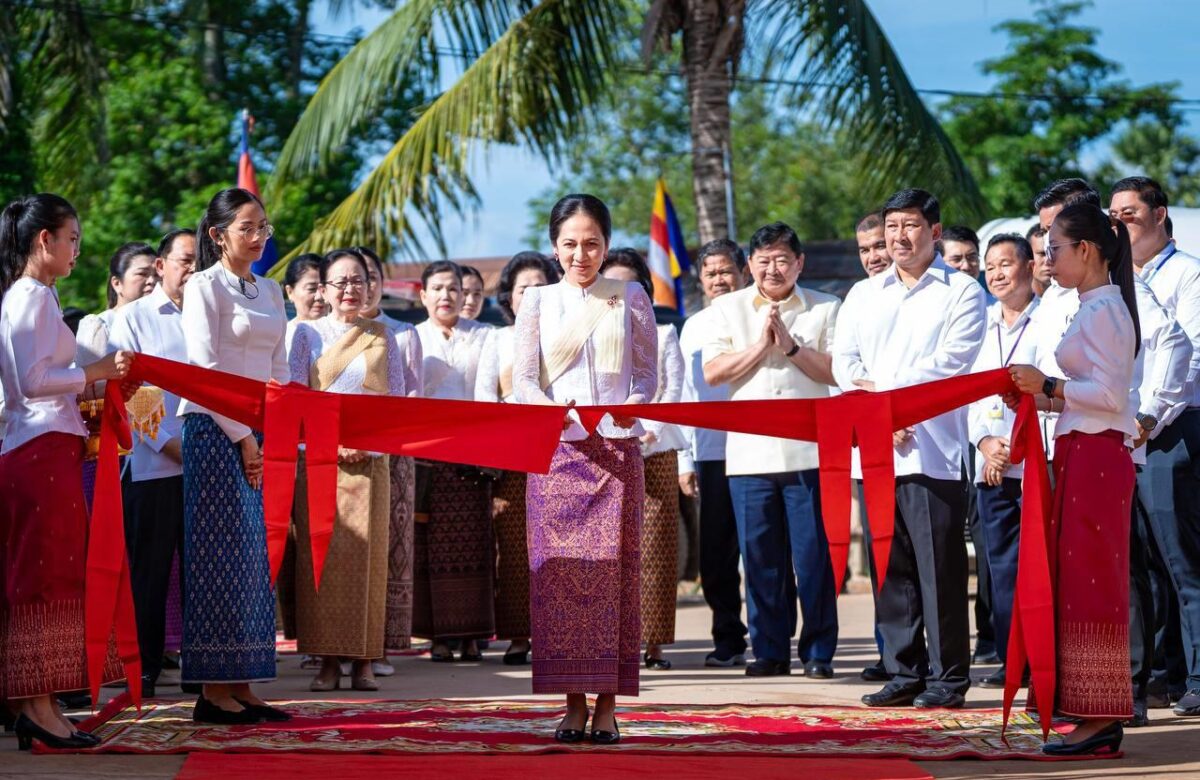 លោកជំទាវបណ្ឌិត ពេជ ចន្ទមុន្នី ហ៊ុន​ម៉ាណែត អញ្ជើញបញ្ចុះខណ្ឌសីមាព្រះវិហារ និងសម្ពោធឆ្លងសមិទ្ធផលនានា នៅវត្តពោធិព្រឹក្សាខារាម ហៅ (វត្តតូប) នៅស្រុកទឹកឈូ ខេត្តកំពត