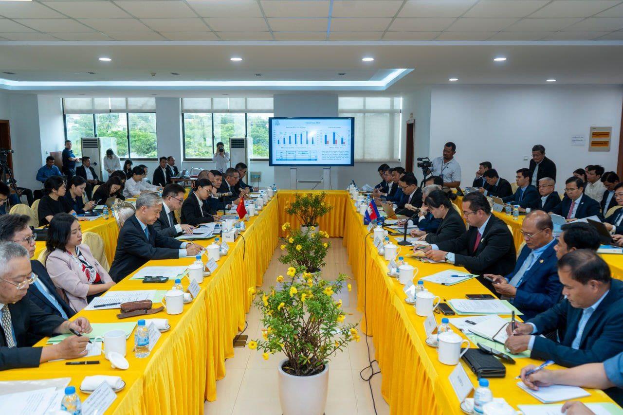 កម្ពុជា-ចិន បើកកិច្ចប្រជុំជំរុញលើកកម្ពស់កិច្ចសហប្រតិបត្តិការសេដ្ឋកិច្ច ពាណិជ្ជកម្ម និងវិនិយោគរវាងប្រទេសទាំងពីរ