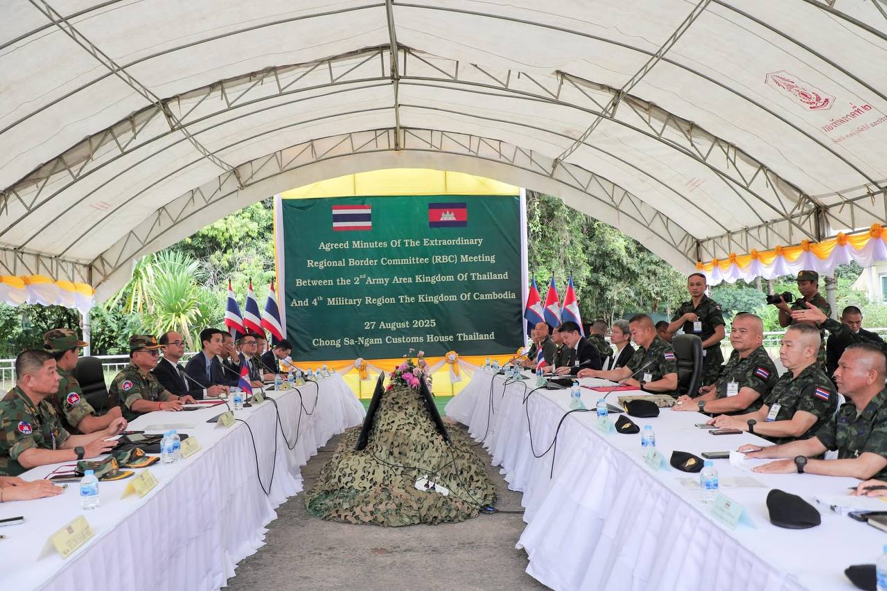 មេបញ្ជាការភូមិភាគ៤កម្ពុជា និងមេបញ្ជាការភូមិភាគ២ថៃ ជួបប្រជុំជាមួយគ្នានៅច្រកទ្វារព្រំដែនអន្ដរជាតិជាំ ខេត្តឧត្តរមានជ័យ