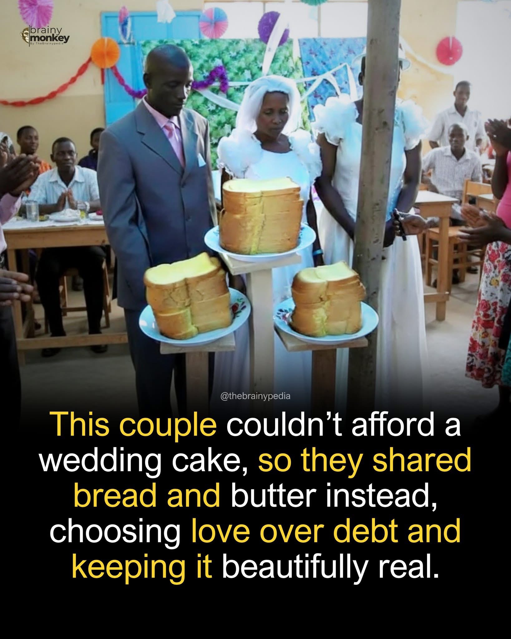 គូស្នេហ៍​មួយគូ​ យកនំប៉័ង​ និង​ ប៊ឺ​ ទទួល​ភ្ញៀវ​ក្នុង​ពិធី​មង្គលការ​របស់​ខ្លួន​